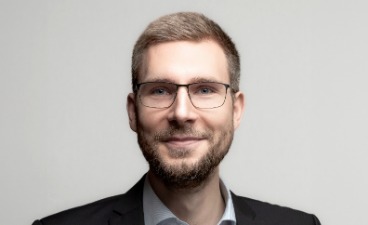 Foto: Der gfi-Koordinator im Bereich Bildung und Betreuung an Schulen, Daniel Schiller, ist abgebildet. 