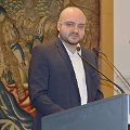 Sinan Neugebauer moderiert anlässlich der Zertifizierung der siebten HEROES Gruppe